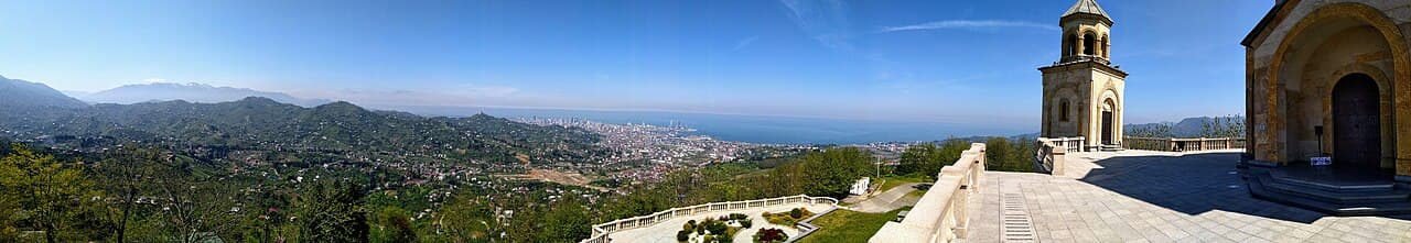 Панорама Батуми со стороны храма Самеба